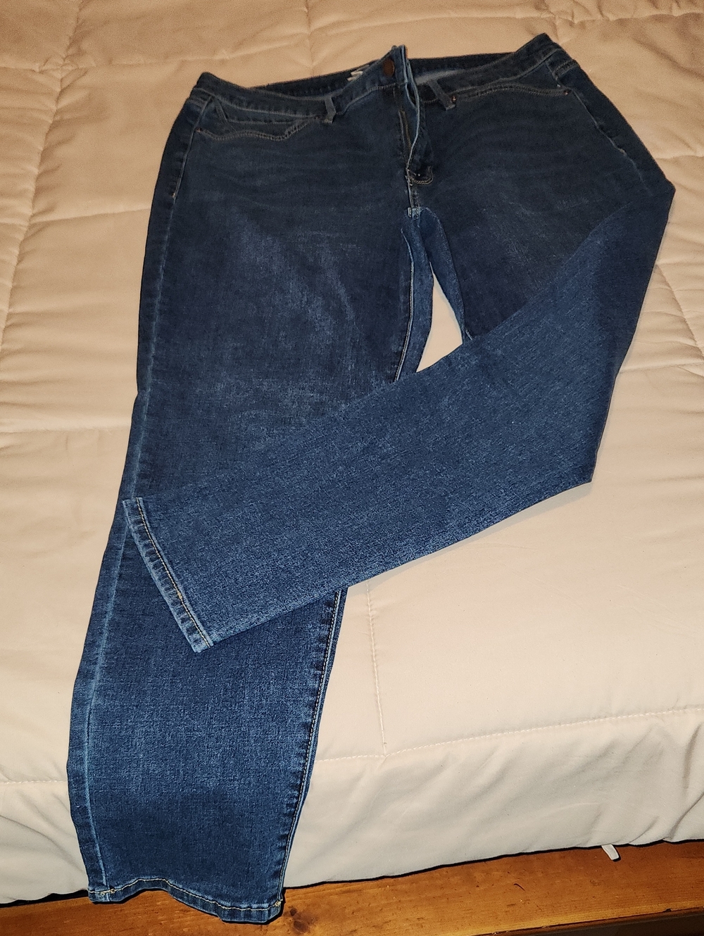 Classic Women's Dark Blue Stretch Jeans